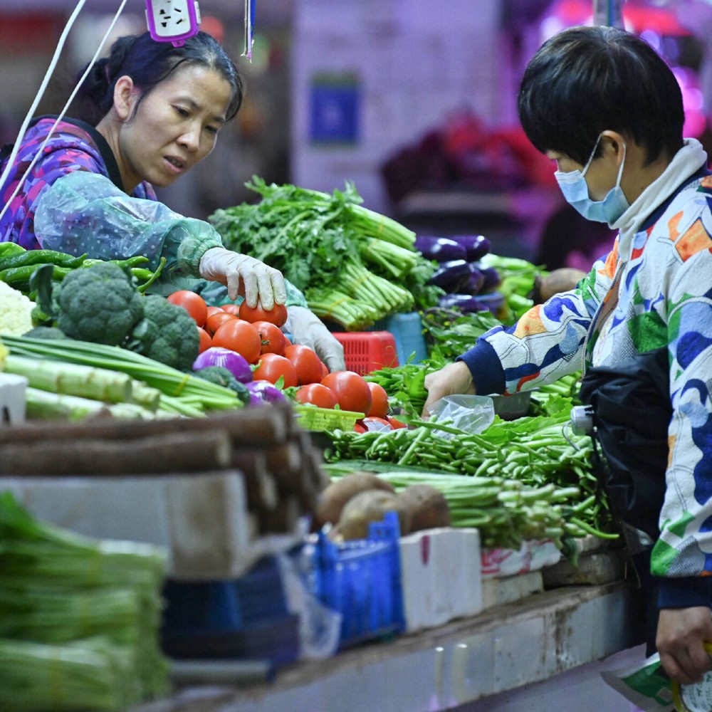 Covid-19: Locked down shoppers turn to vegetables, shun ready